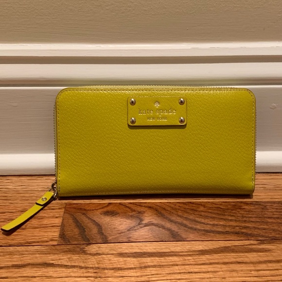 kate spade Handbags - Kate Spade Large Zip around wallet! LIKE NEW!